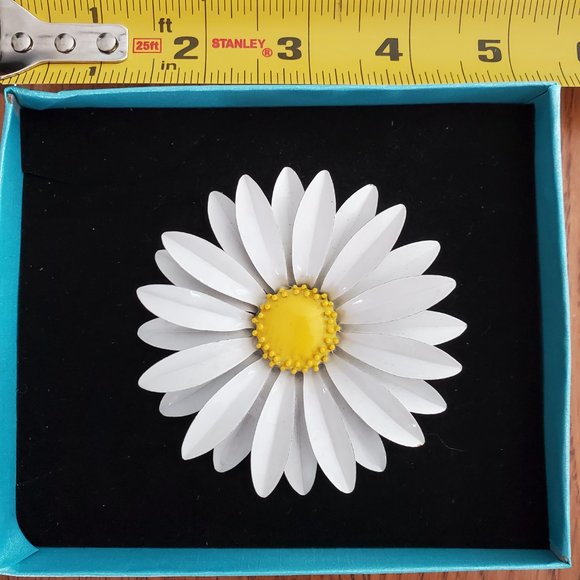 60s metal daisy brooch - Picture 3 of 4